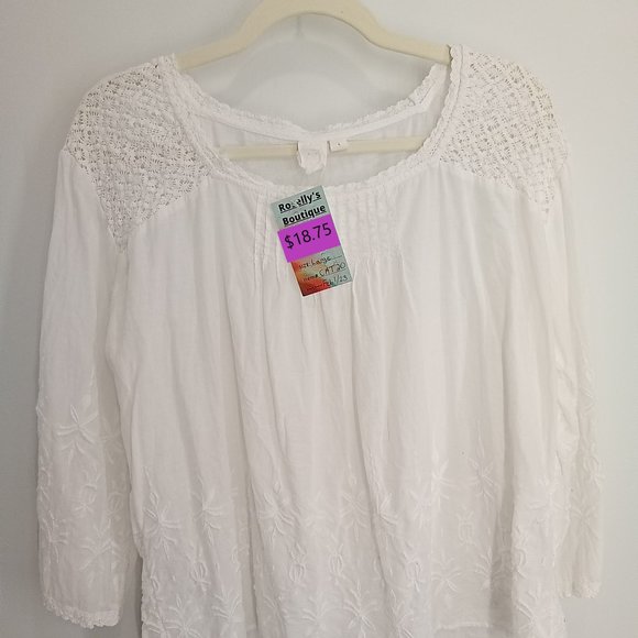 White 3/4 sleeve top with embroider style collar - Picture 1 of 2